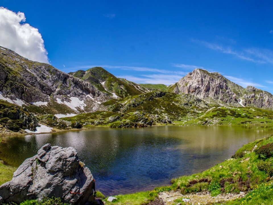 Immagine prato nevoso lago della Brignola